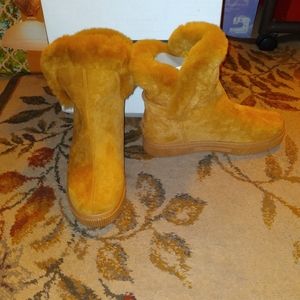 BAMBOO COZETTE FAUX FUR BOOTS SIZE 10